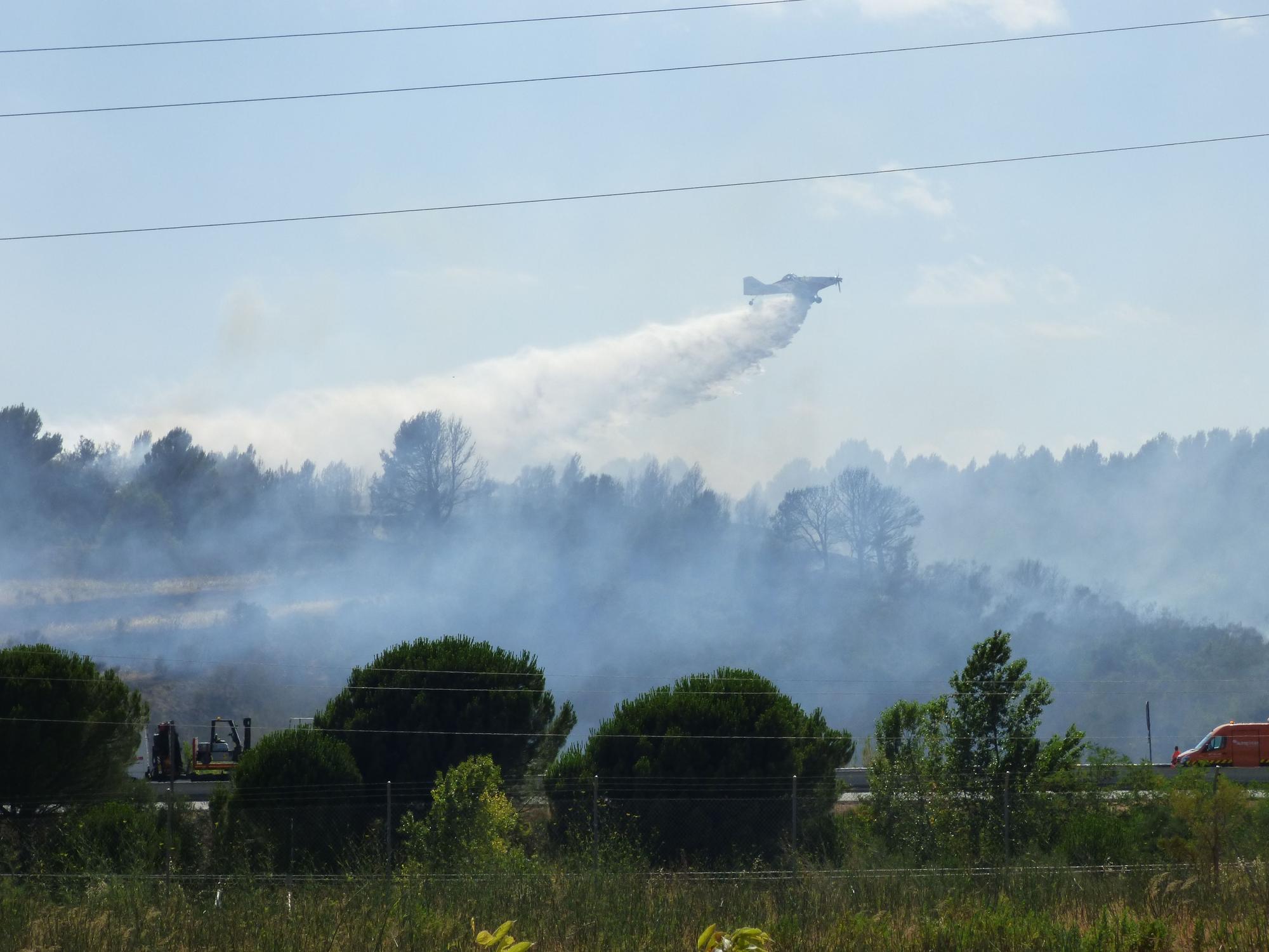 Un incendi ha cremat 3,5 hectàrees al costat de l'Ap7 a Vilafant