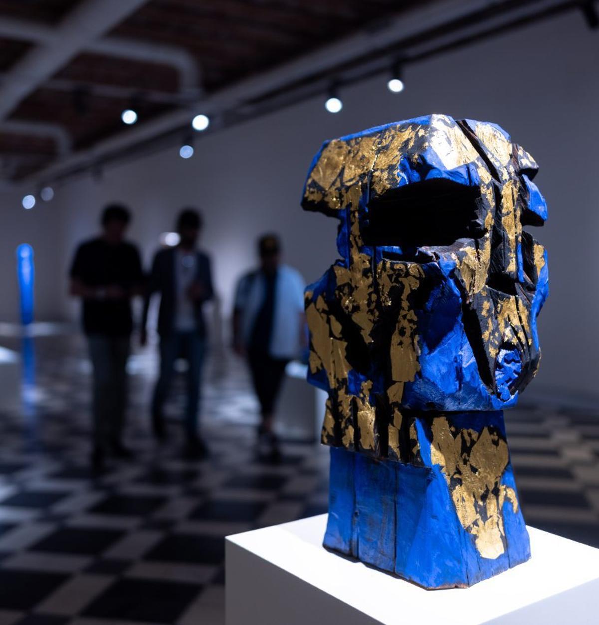 Ryan Schneider deja volar  la intuición para hacer arte de materiales naturales