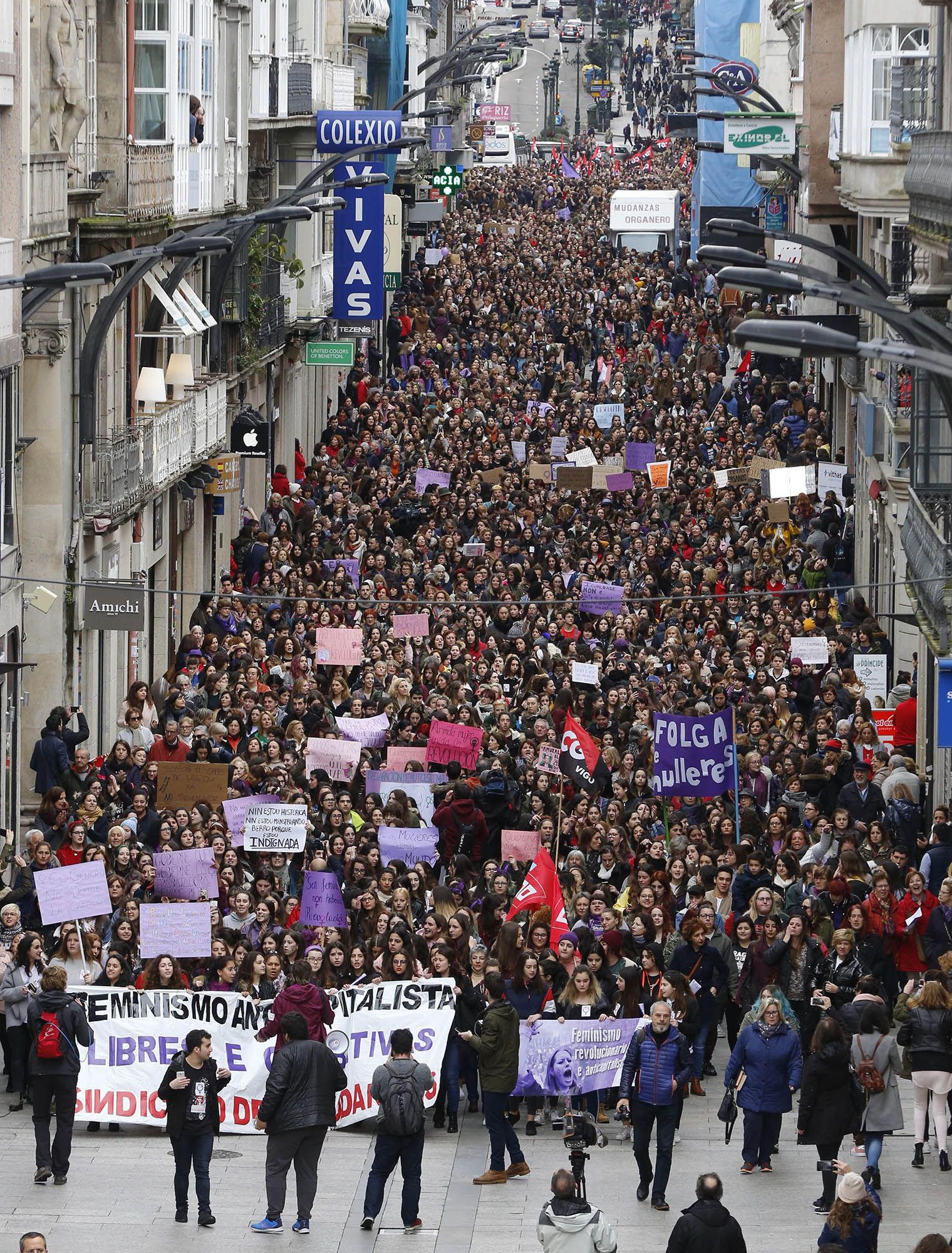 Más de 45.000 personas participaron en Vigo en la primera huelga feminista celebrada en España el 8 de marzo de 2018 Ricardo Grobas.jpg