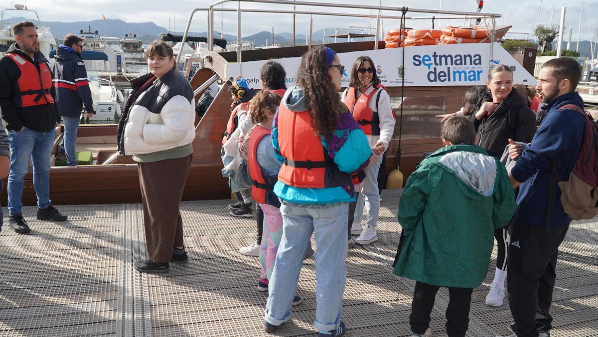 Jornada inclusiva para alumnos de Apneef en el Club Nàutic Sant Antoni