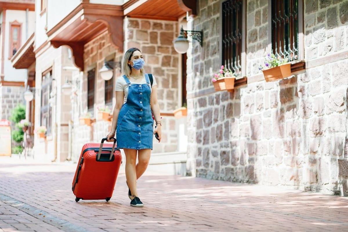 Viajar con mascarilla en era COVID