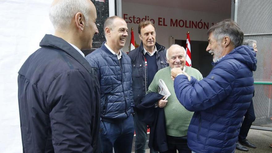 Jesús Castro ya tiene su puerta número 1 en El Molinón