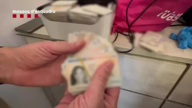 Cae en Barcelona una banda de estafadores que usurpaban la identidad: consiguió 131.000 euros en 12 días