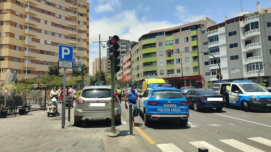 Un accidente en Santa Cruz deja un herido y largas colas tras el desfile de las Fuerzas Armadas