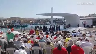 Del 'muelle de la vergüenza' al 'muelle de la esperanza': Arguineguín se prepara para la llegada del papa