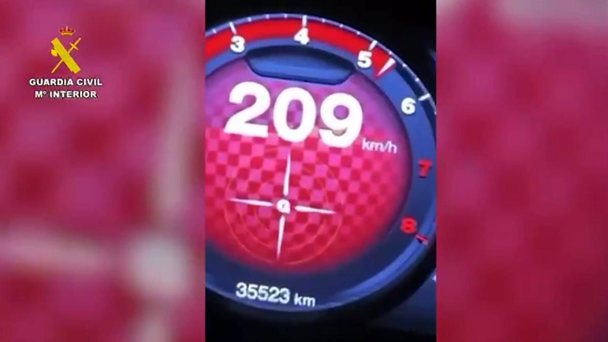 La Guardia Civil multa un motorista que colgaba en la red sus excesos de velocidad