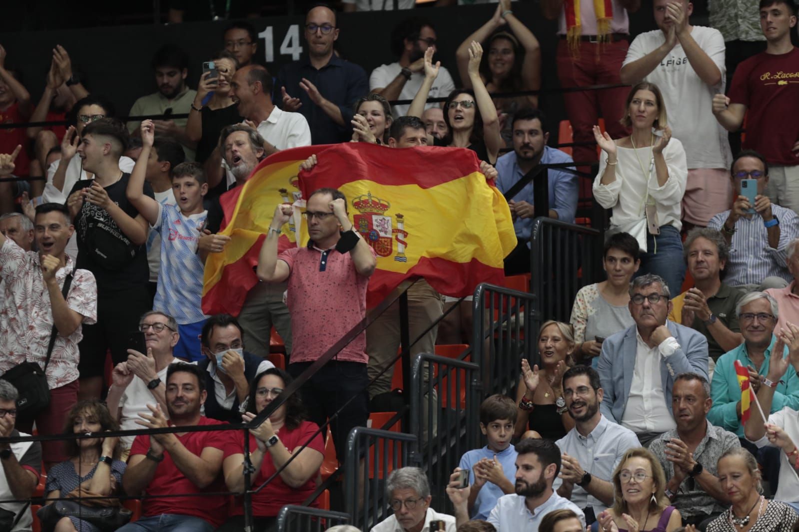 Las imágenes del ambientazo en la Copa Davis en València