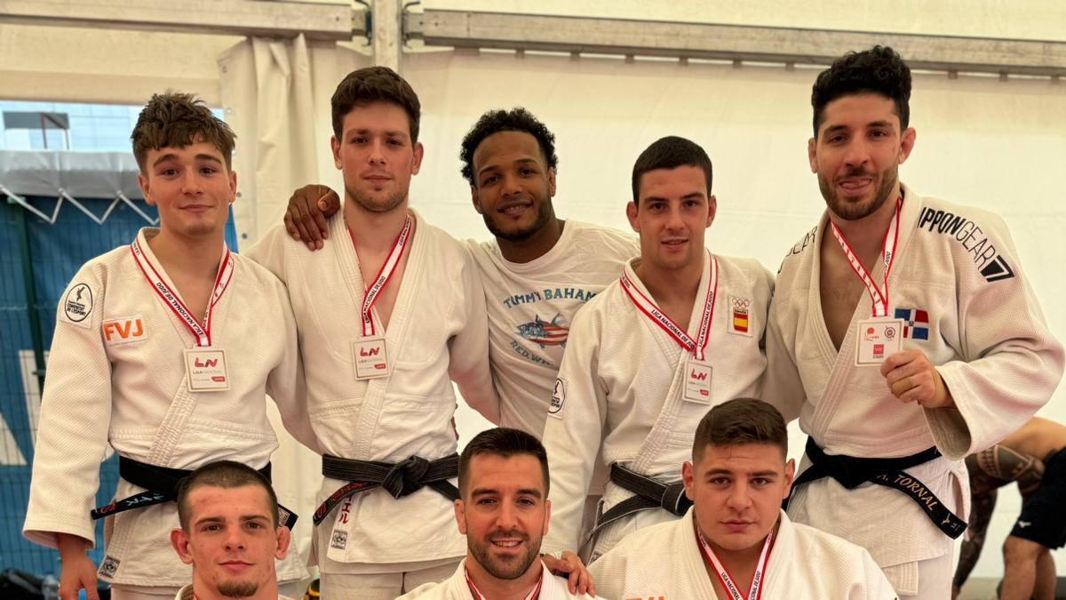 En la 1º División Masculina, el Valencia Club de Judo volvió a proclamarse campeón de la máxima categoría del judo nacional tras firmar un gran campeonato.