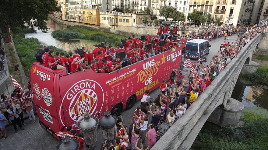 Vídeo: Així es va viure la celebració multitudinària dels ascensos