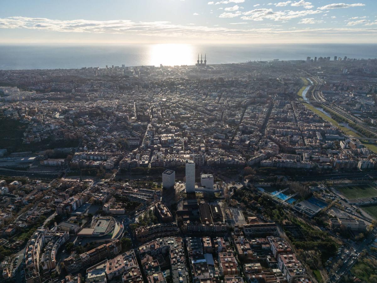 Vista aérea del Barcelonès Nord, puerta de entrada al Àrea Metropolitana de Barcelona.