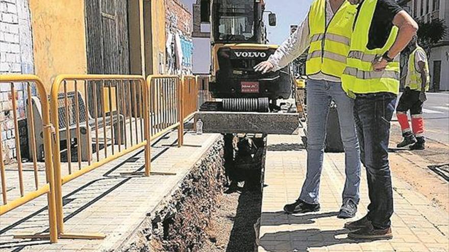 Renuevan el colector de residuales de Boqueras para mejorar el servicio