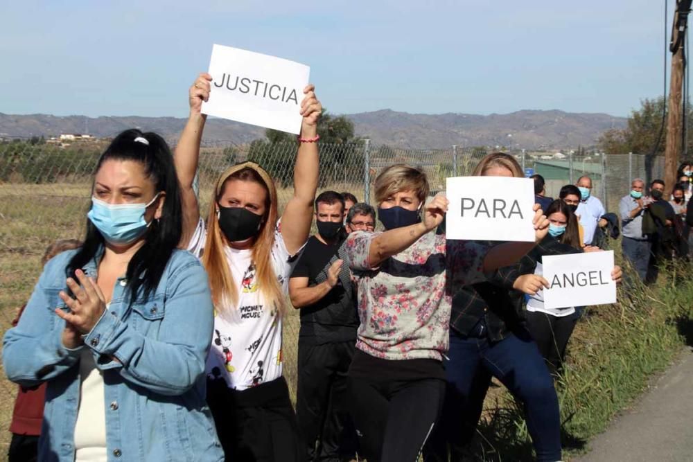 Concentración en la barriada de Las Castañetas por el atropello mortal a un joven