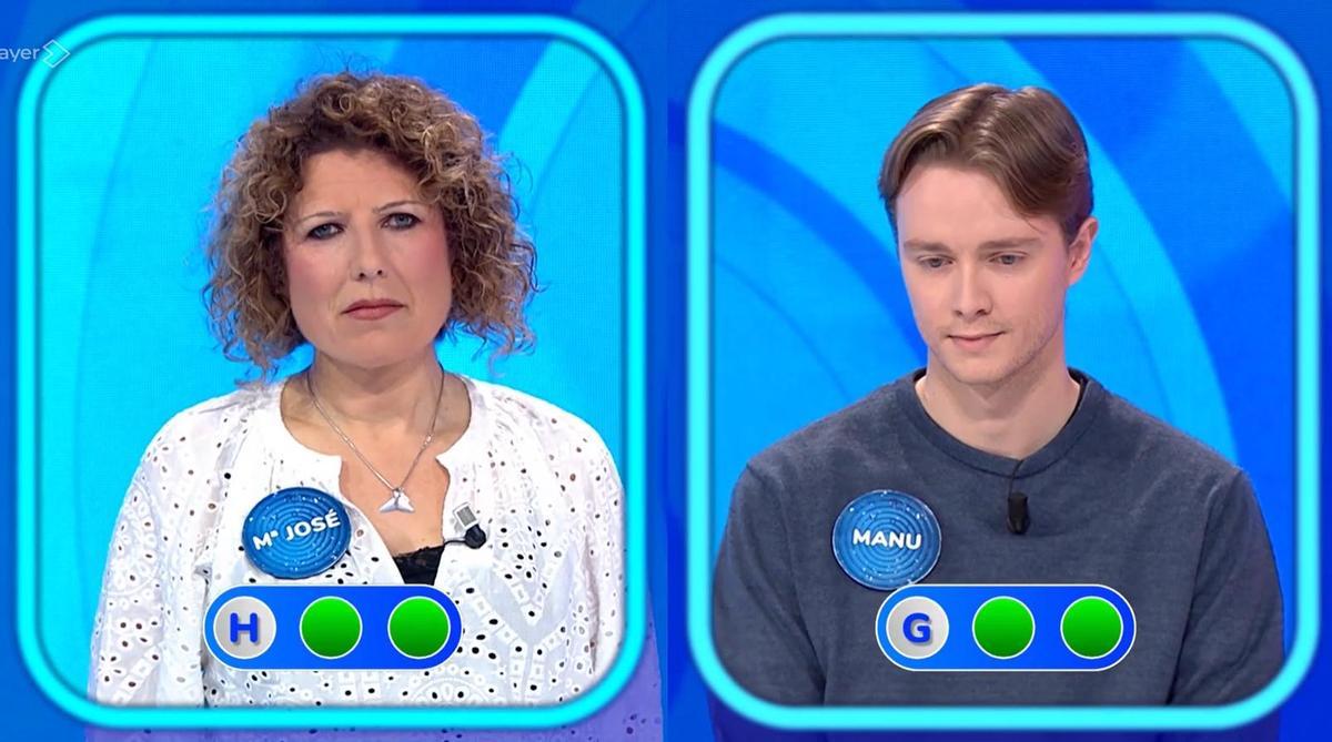 Mª José y Manu se enfrentan en la silla azul de Pasapalabra, la primera prueba del concurso.