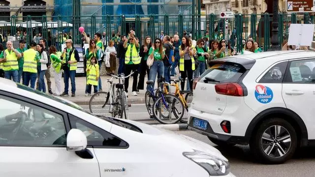 Profesores y taxistas toman el centro de València