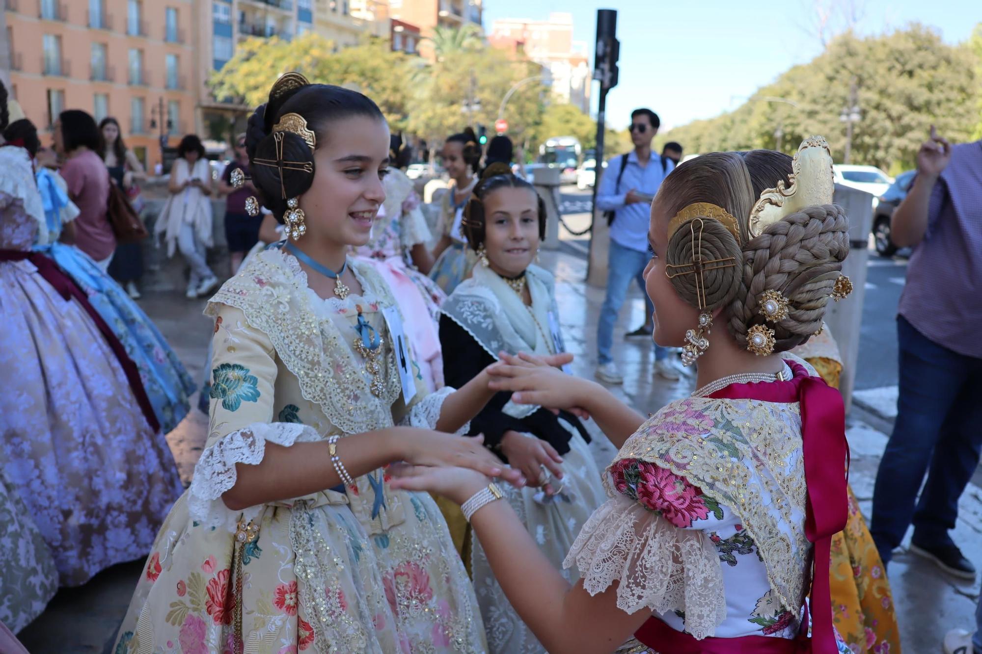 La "passejà" de las candidatas a Fallera Mayor Infantil de València