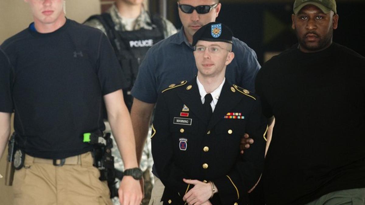 El soldado Bradley Manning tras la última sesión del juicio