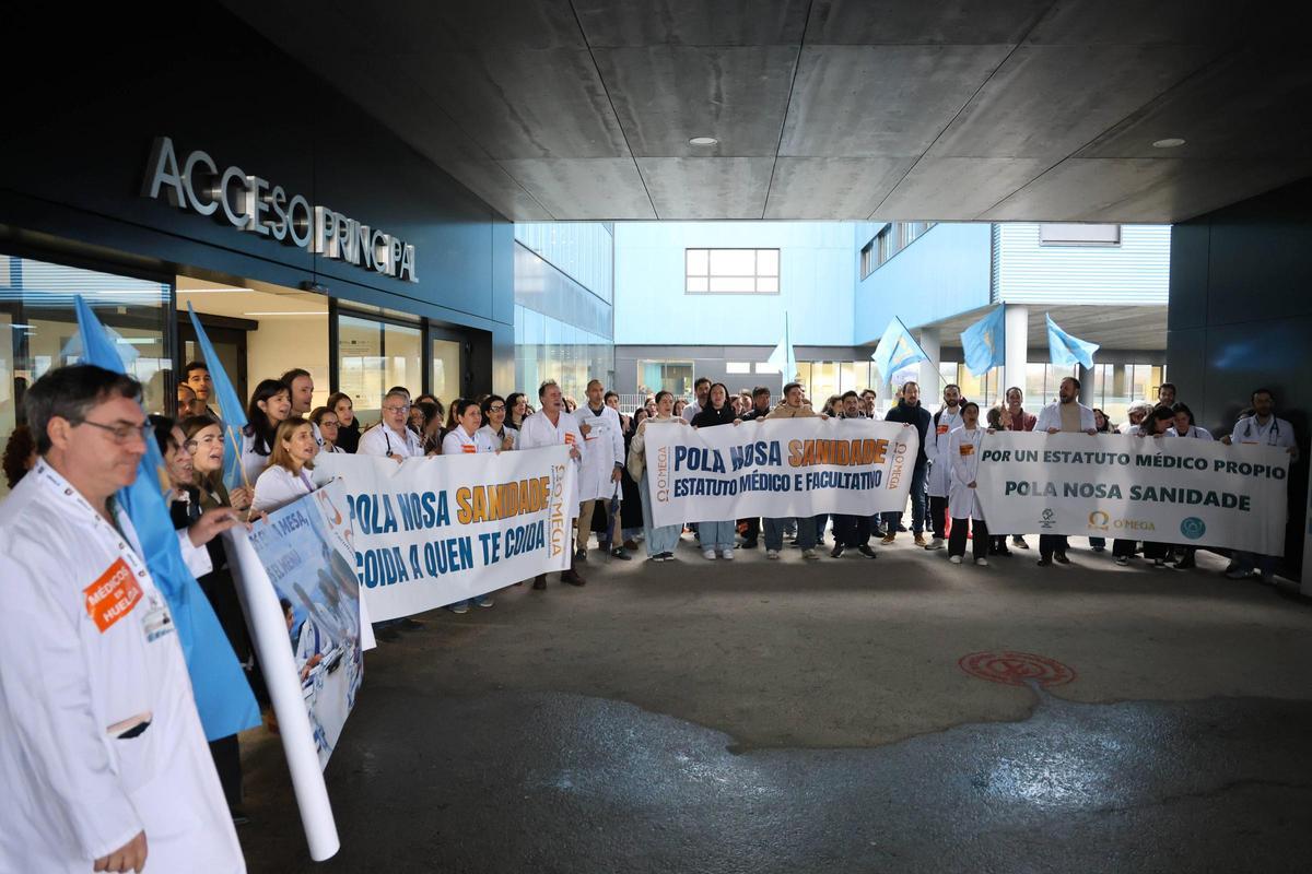 Concentración de médicos este lunes en el Hospital Álvaro Cunqueiro de Vigo