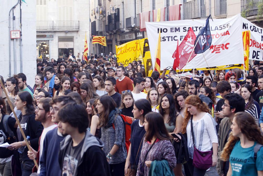 Els estudiants gironins surten al carrer contra l'aplicació de l'article 155