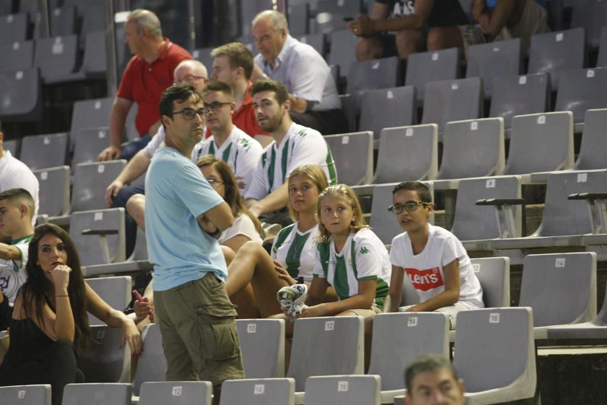 Los aficionados del Córdoba CF en el Arcángel