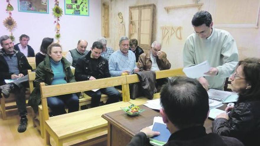 La reunión de la junta general del parque natural de Ponga, ayer, en San Juan de Beleño.