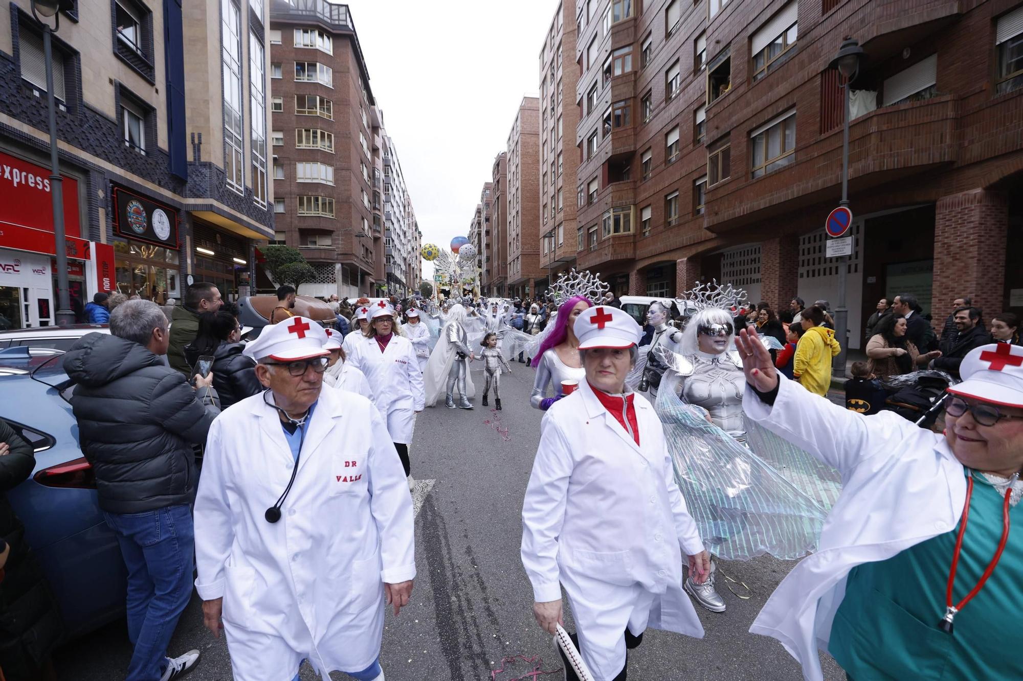 EN IMÁGENES: Así se ha vivido el multitudinario desfile de Antroxu de Avilés