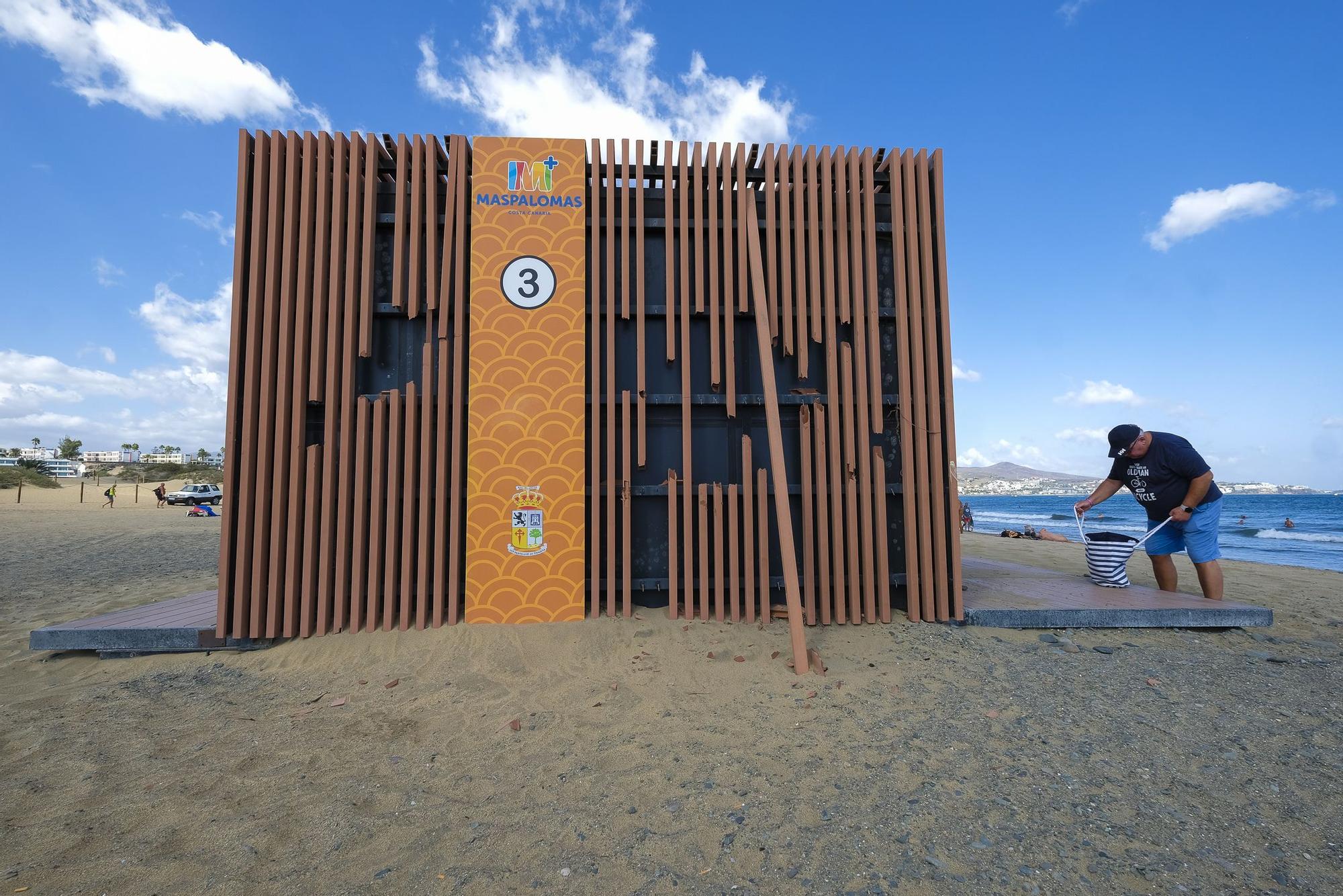 Destrozos en los kioscos de la Playa del Inglés