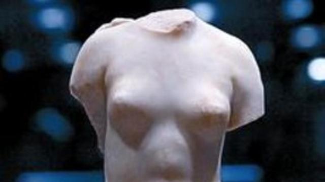 La bella y la bestia 8 La hermosa y menuda 'Venus de Badalona' y el 'Príapo de Hostafrancs'.