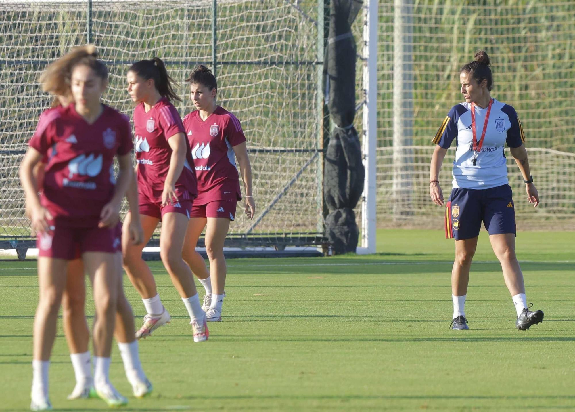 Las futbolistas de la Selección Española ya entrenan en Oliva