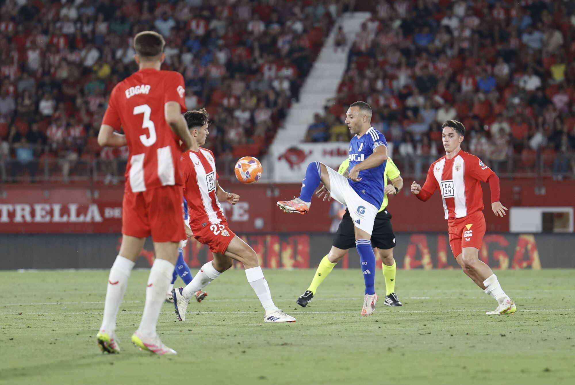 Así fue el primer partido del play-off entre el Almería y el Real Oviedo