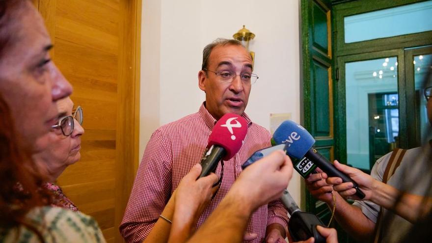 El alcalde asegura que no hay ingresos por legionela y descarta un brote en Cáceres