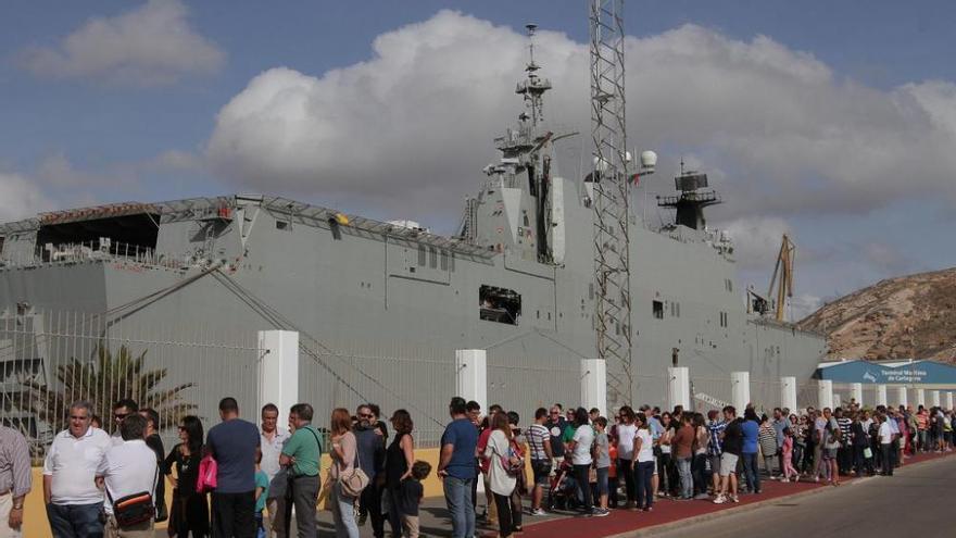 Jornada de puertas abiertas en el buque Juan Carlos I en Cartagena