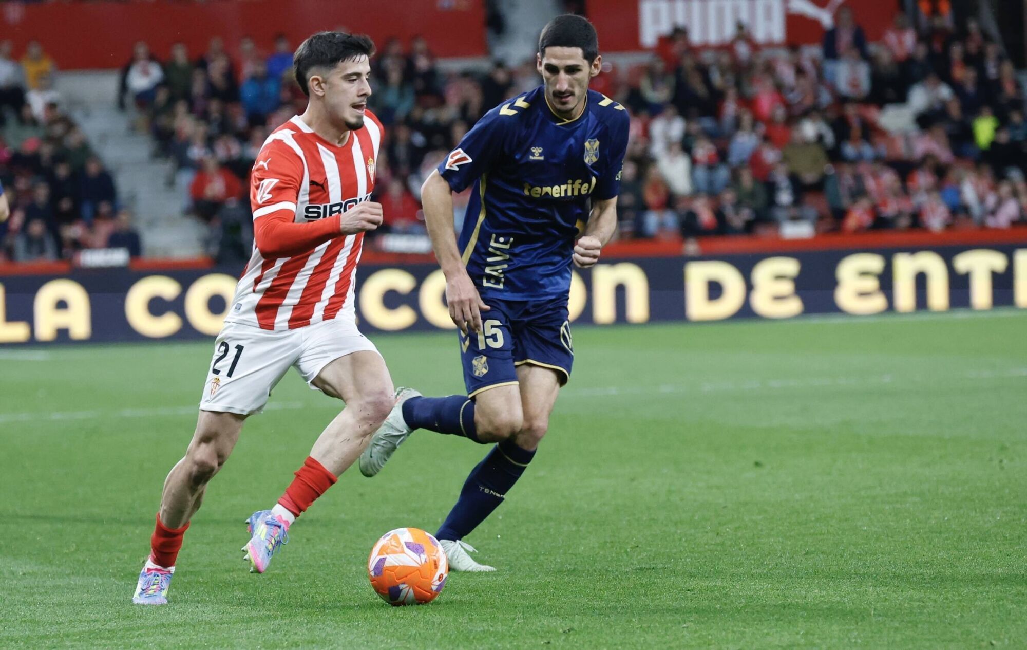 EN IMÁGENES: El Sporting - Tenerife disputado en El Molinón