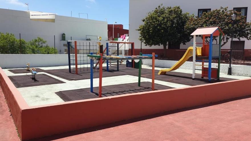 Se adjudican las obras relativas al suministro de equipamiento de varios parques infantiles del municipio