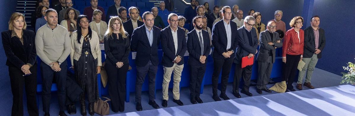 Minuto de silencio por las víctimas de violencia machista en el inicio de la jornada en el Club INFORMACIÓN