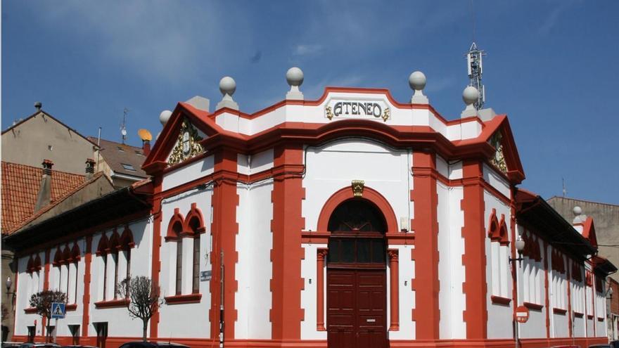 El edificio del Ateneo Obrero, emblema cultural de Villaviciosa, cumple cien años