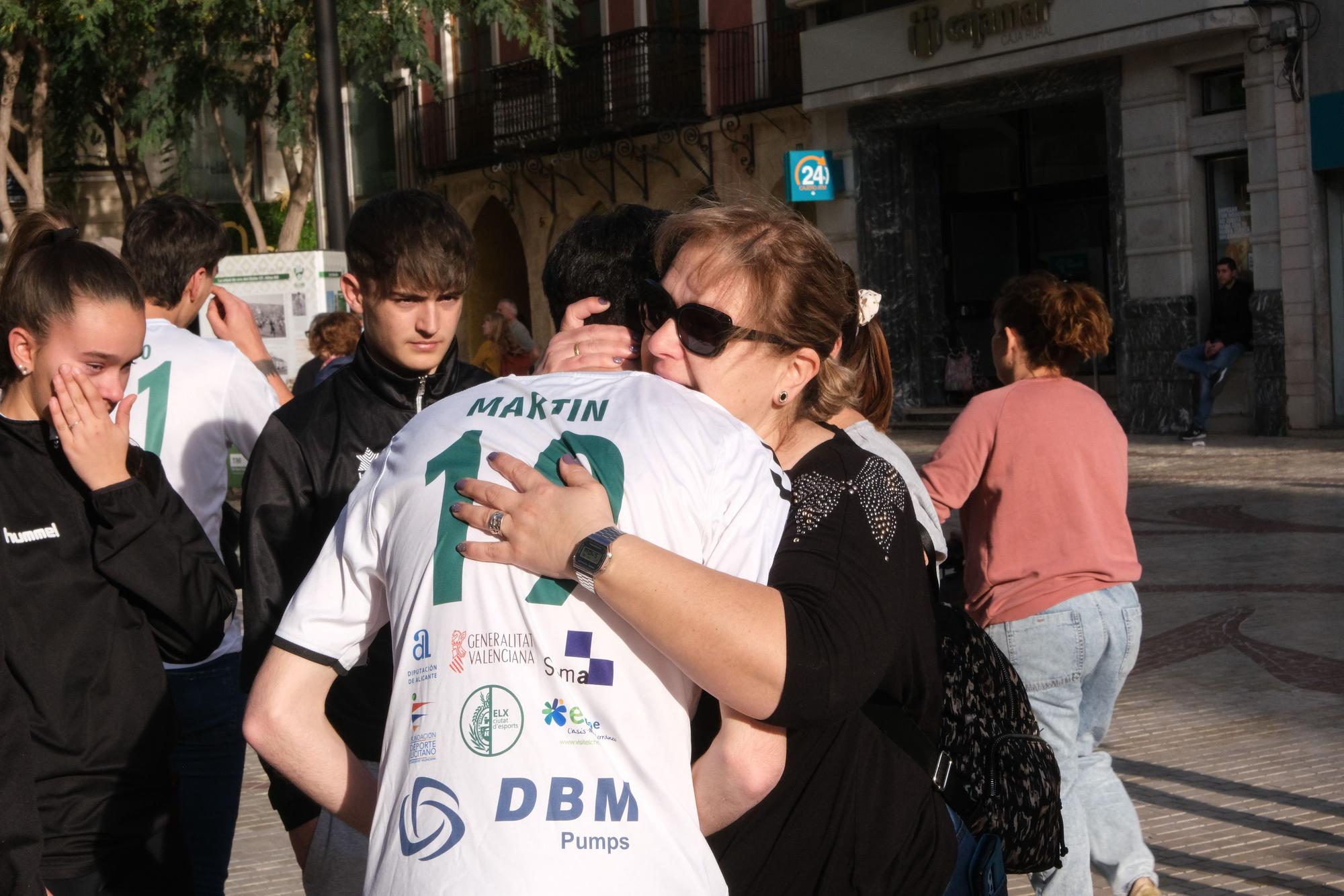 Elche rinde homenaje al joven fallecido en la Media Maratón