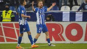 1-0. El Alavés oposita a la décima plaza con un gol de Carlos Vicente