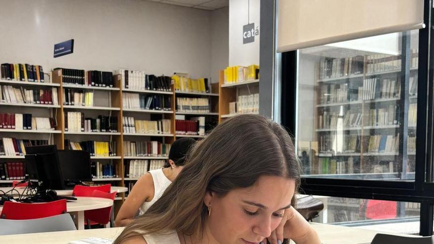 María, la joven profesora de Francés que se estrena en las oposiciones de docentes de Andalucía: "Te sientes mal hasta por descansar media hora"