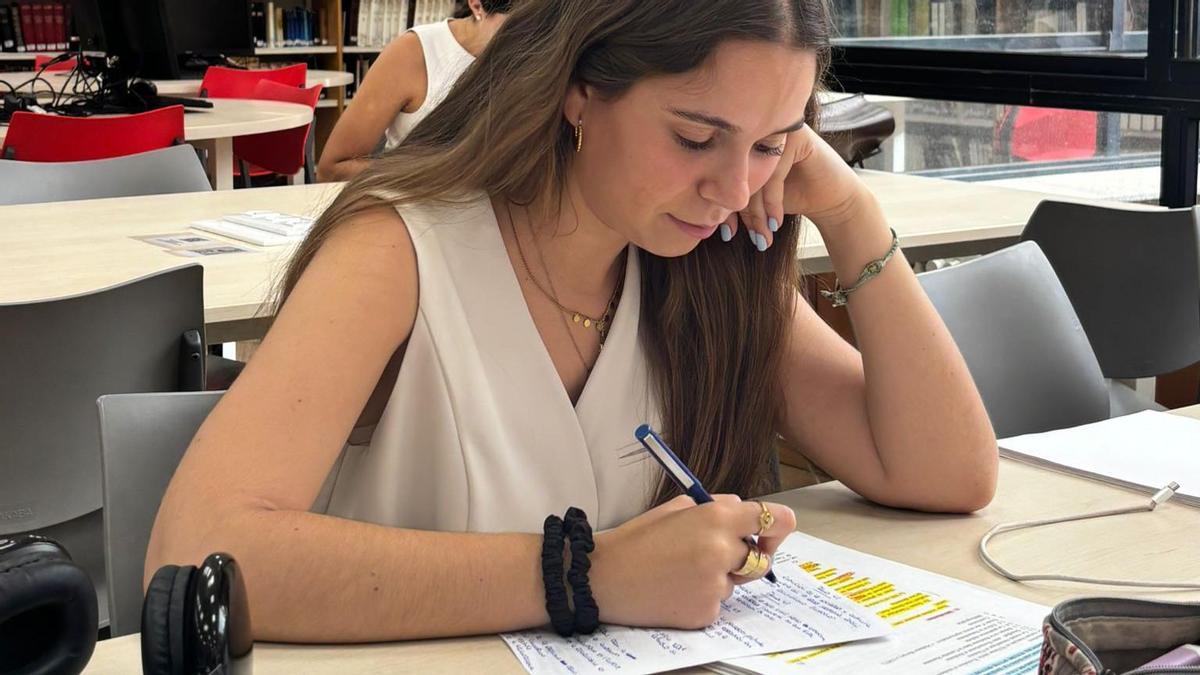 María Posadas, una joven profesora de Francés y aspirante a las oposiciones de docentes de la Junta de Andalucía.