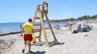 El socorrismo llega con retraso a la playa de San Gabriel en Alicante