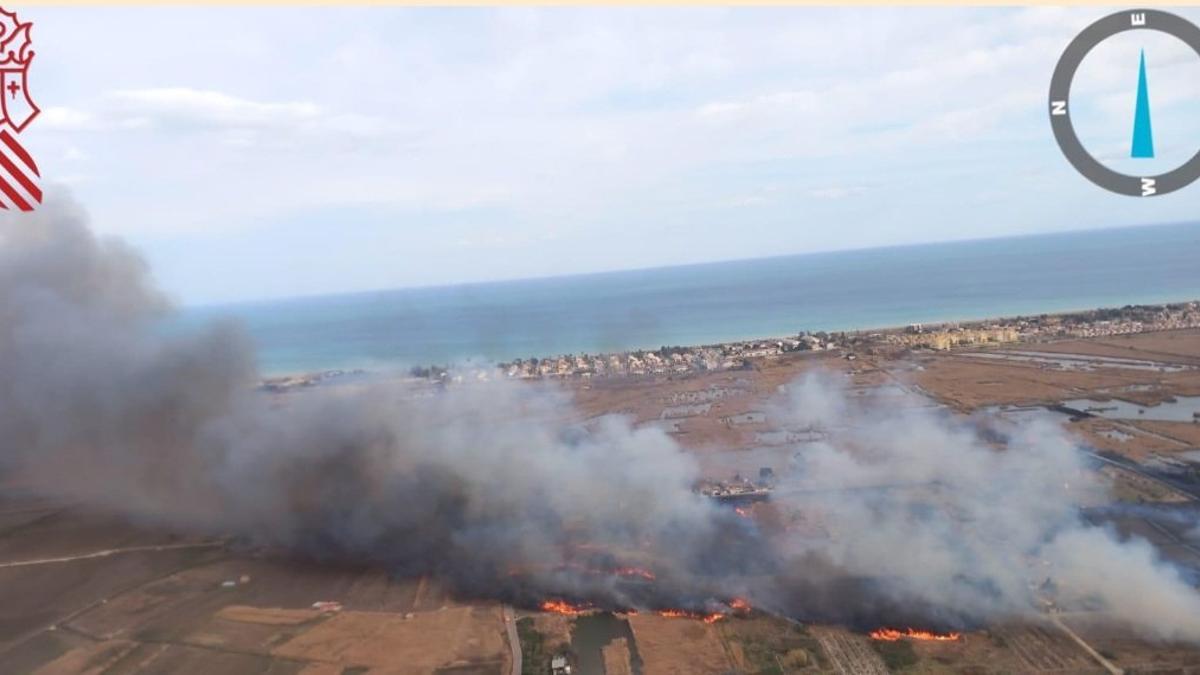 Incendio de la Marjal de Sagunt, en una imagen aérea del Consorcio Provincial de Bomberos