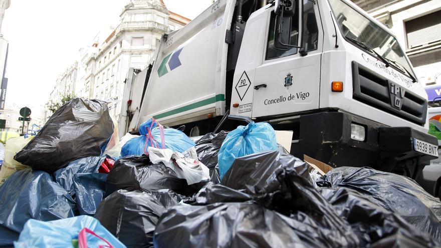 Convocan una huelga indefinida de recogida de basura en Vigo
