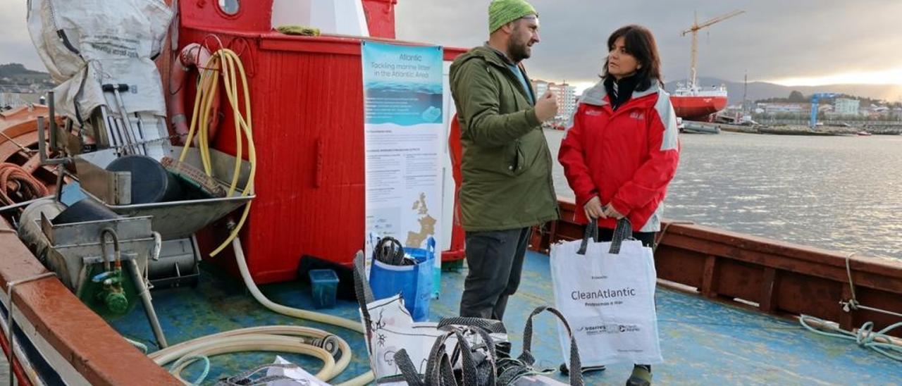 La directora del Intecmar, en el arranque de la campaña de eliminación de basura marina.