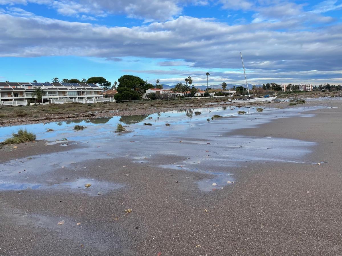La borrasca Harry golpea el litoral norte de Sagunt