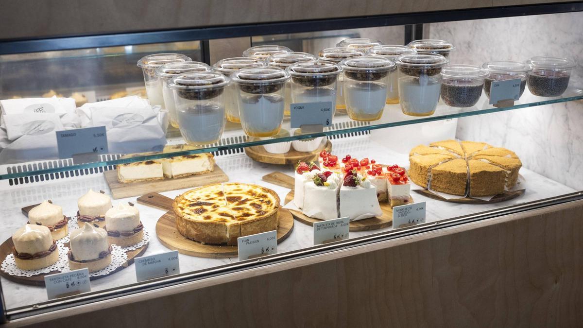 La vitrina de la cafetería Tostao.