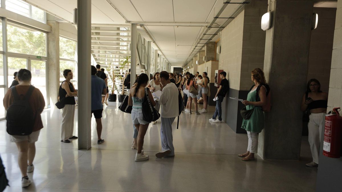 Los pasillos de la UIB durante la Prueba de Bachillerato para el Acceso a la Universidad