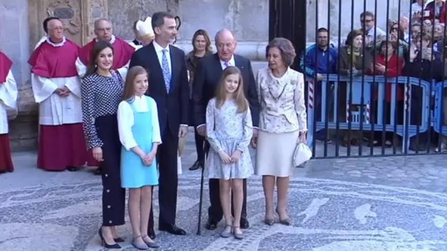 La Familia Real acude al completo a la misa de Pascua en la Catedral de Palma