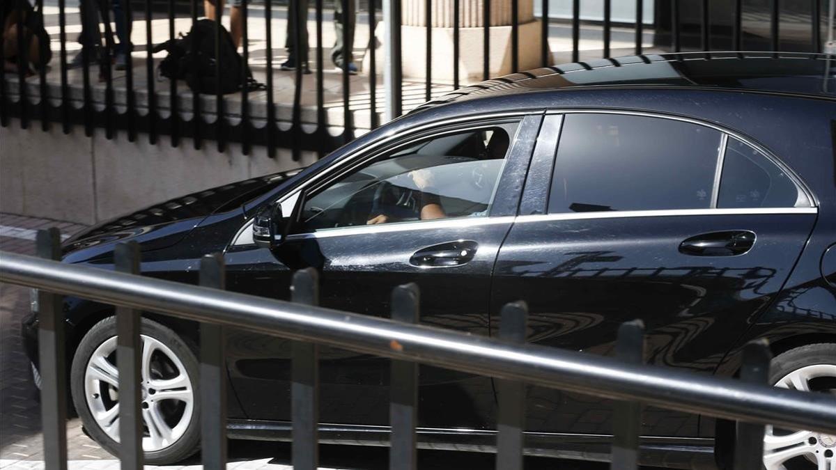 El coche con el que Ronaldo llegó a los juzgados de Pozuelo de Alarcón, en julio del 2017, para declarar.