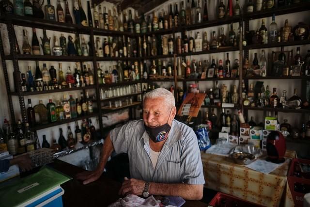 Recorrido con farmacéuticos por varios caseríos de Anaga, donde reparten medicamentos y atienden a personas en lugares aislados o con problemas para desplazarse  | 05/08/2020 | Fotógrafo: Andrés Gutiérrez Taberne