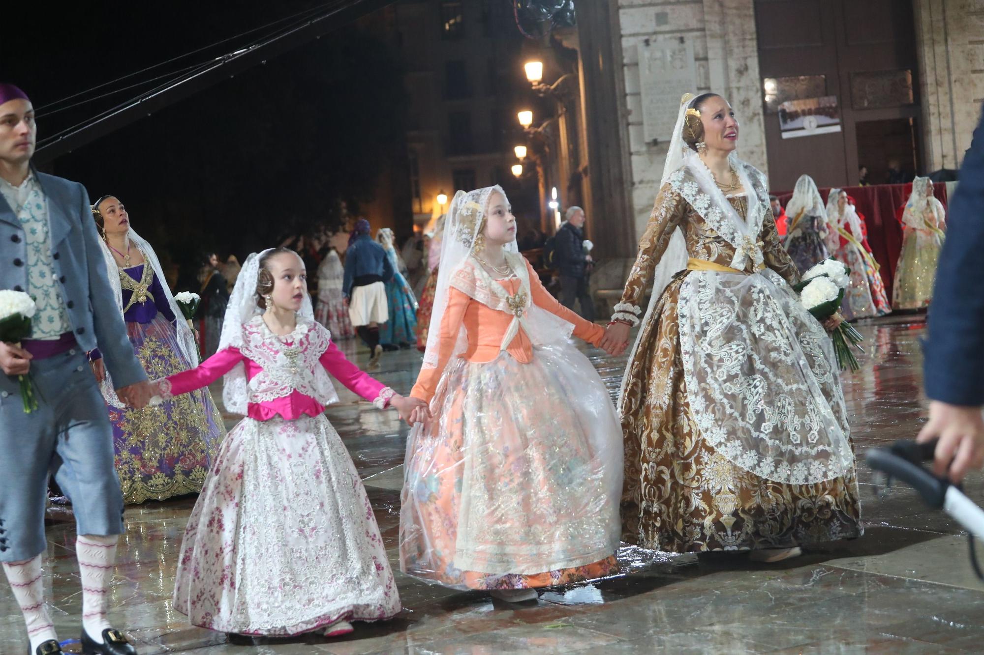 Búscate en el primer día de ofrenda por la calle de la Paz (entre las 20:00 a las 21:00 horas)